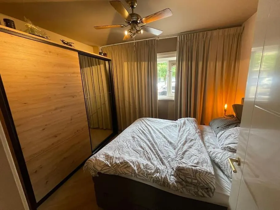 Luxe Appartement Bij Zuidas Met Tuin En Buitendouche Amsterdam
